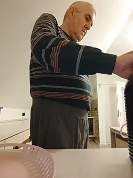 Oldmenhot66 online show from January 12, 2026, 5:36 am