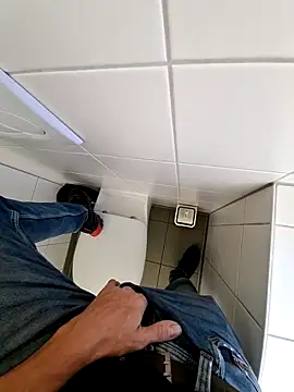 Snapshot of Horny_Man0911 chatting on November 3, 2025, 8:40 am Horny Man0911 online show from November 3, 2025, 8:40 am