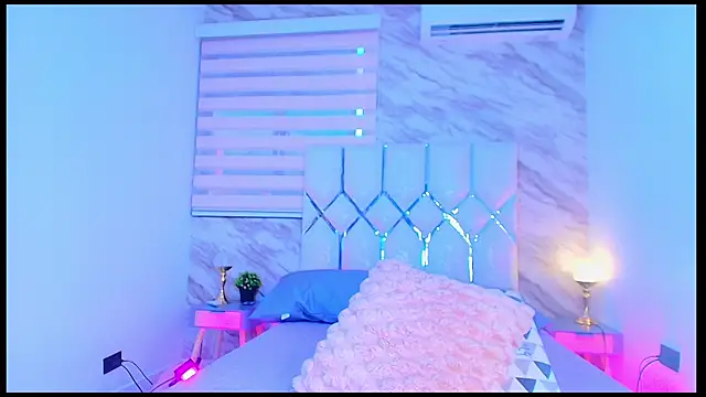 collet 1 online show from December 14, 2025, 12:00 pm