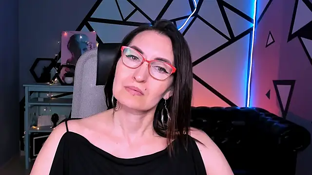 Snapshot of UnaTerra chatting on June 5, 2026, 6:40 am UnaTerra online show from June 5, 2026, 6:40 am