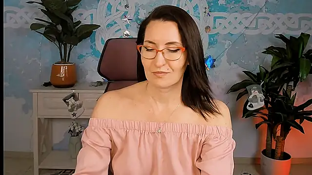 Snapshot of UnaTerra chatting on December 21, 2025, 9:22 am UnaTerra online show from December 21, 2025, 9:22 am