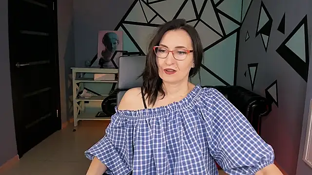 Snapshot of UnaTerra chatting on January 13, 2026, 9:24 am UnaTerra online show from January 13, 2026, 9:24 am