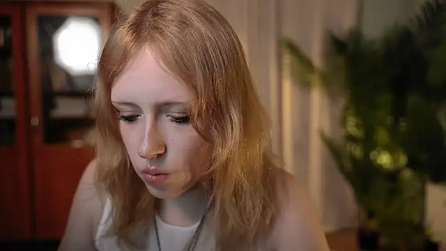 Snapshot of rosy_petal chatting on September 10, 2025, 9:47 pm rosy petal online show from September 10, 2025, 9:47 pm