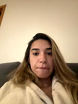 Snapshot of ItalianGirl chatting on October 5, 2025, 10:33 pm ItalianGirl online show from October 5, 2025, 10:33 pm