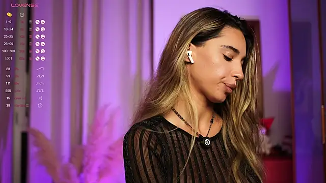 Snapshot of ItalianGirl chatting on September 17, 2025, 6:54 pm ItalianGirl online show from September 17, 2025, 6:54 pm