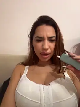 Snapshot of ItalianGirl chatting on November 30, 2025, 10:32 pm ItalianGirl online show from November 30, 2025, 10:32 pm