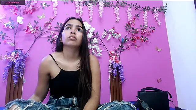 skinnysofia18 online show from June 19, 2026, 1:50 pm
