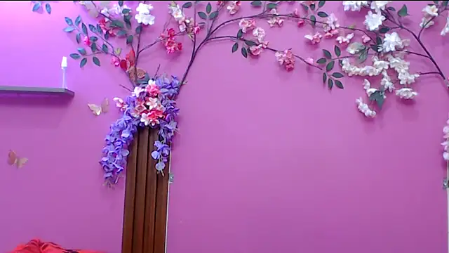 Snapshot of skinnysofia18 chatting on November 27, 2025, 1:11 pm skinnysofia18 online show from November 27, 2025, 1:11 pm