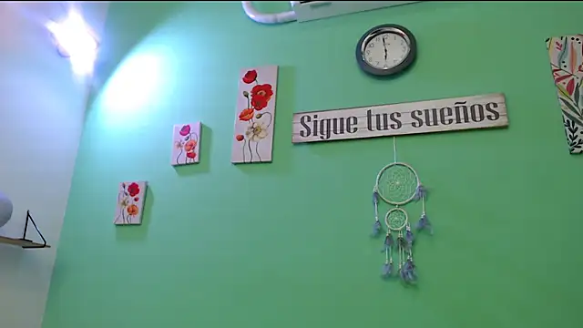 skinnysofia18 online show from February 19, 2026, 1:30 pm