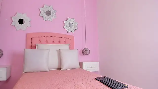 CannelaSmith online show from September 13, 2025, 11:10 am