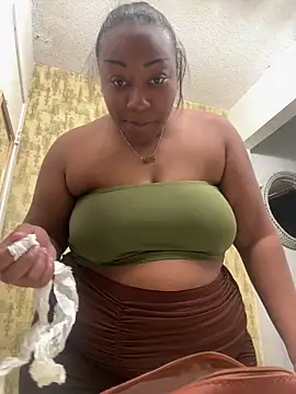 luvluvbubblesxo online show from December 2, 2025, 8:10 pm