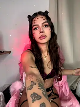 Snapshot of LunaTemptress_ chatting on October 22, 2025, 4:01 am LunaTemptress online show from October 22, 2025, 4:01 am
