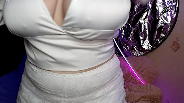 MillyBoo0 online show from December 3, 2025, 5:23 pm