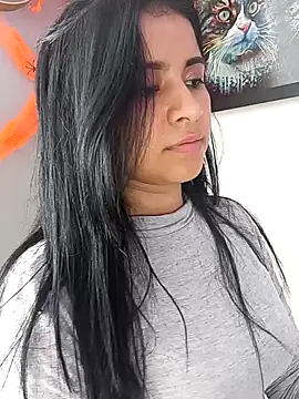 ValerieLove  online show from October 27, 2025, 7:37 pm