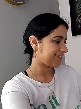 ValerieLove  online show from November 2, 2025, 7:30 pm