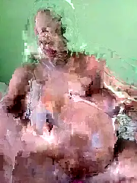 Snapshot of BeautyQueenX22 chatting on January 12, 2026, 10:33 am BeautyQueenX22 online show from January 12, 2026, 10:33 am