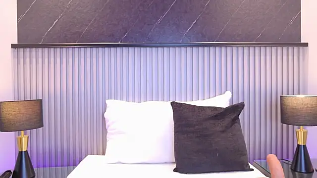 Snapshot of Meganreed_ chatting on May 7, 2026, 9:40 pm Meganreed online show from May 7, 2026, 9:40 pm