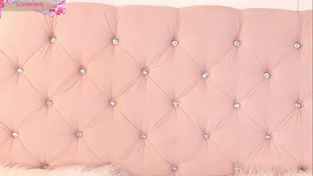 Snapshot of CaterinaRomano chatting on October 8, 2025, 8:09 pm CaterinaRomano online show from October 8, 2025, 8:09 pm