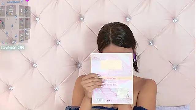 Snapshot of CaterinaRomano chatting on September 15, 2025, 8:53 pm CaterinaRomano online show from September 15, 2025, 8:53 pm