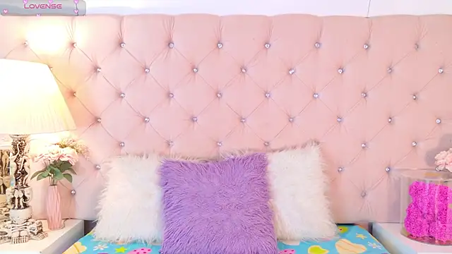 Snapshot of CaterinaRomano chatting on December 16, 2025, 3:05 pm CaterinaRomano online show from December 16, 2025, 3:05 pm