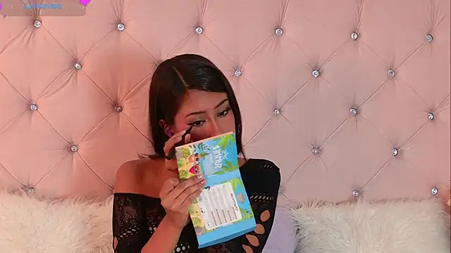 Snapshot of CaterinaRomano chatting on October 6, 2025, 8:20 pm CaterinaRomano online show from October 6, 2025, 8:20 pm