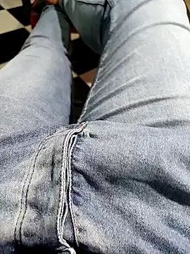 anis3g4 online show from October 6, 2025, 7:03 pm