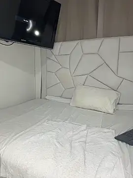 Snapshot of Paulaboterom chatting on October 24, 2025, 4:50 pm Paulaboterom online show from October 24, 2025, 4:50 pm