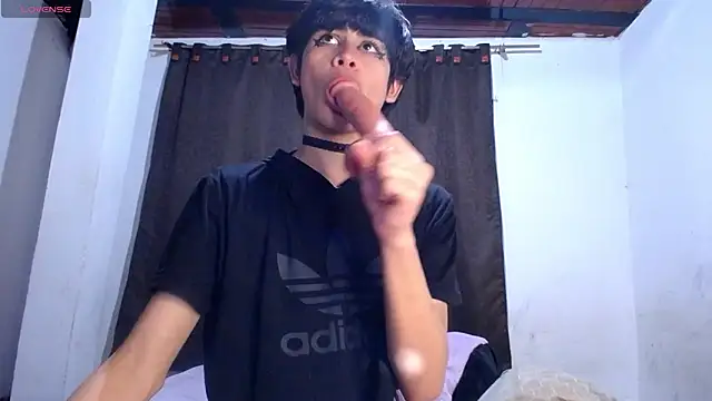 DaraKat18 online show from December 14, 2025, 8:09 am