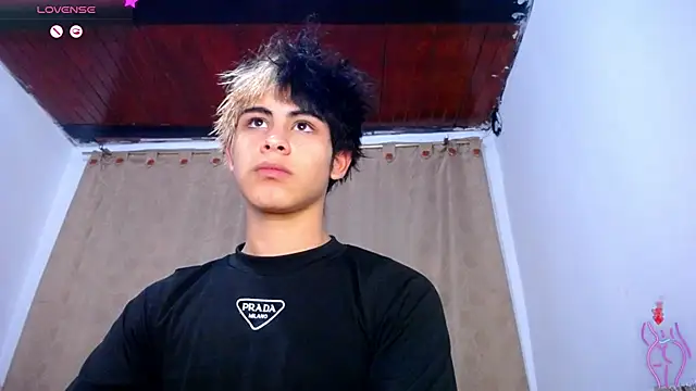 DaraKat18 online show from March 12, 2026, 10:14 pm