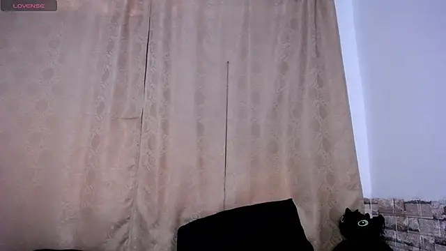 DaraKat18 online show from April 22, 2026, 10:16 pm