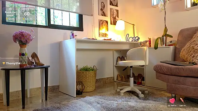 Snapshot of mrs_edha chatting on February 4, 2026, 1:17 pm mrs edha online show from February 4, 2026, 1:17 pm