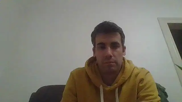 JulioIsHere4you online show from December 3, 2025, 9:03 pm