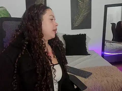 Snapshot of RubyStrong chatting on November 5, 2025, 12:30 pm RubyStrong online show from November 5, 2025, 12:30 pm