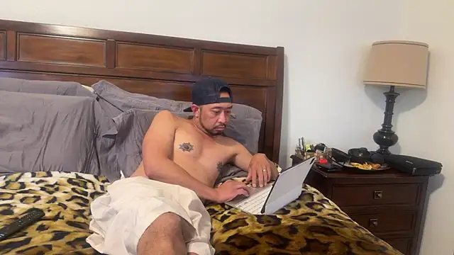 Snapshot of RiverTM chatting on October 15, 2025, 12:42 am RiverTM online show from October 15, 2025, 12:42 am