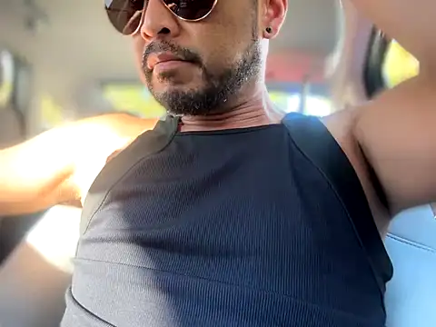 Snapshot of RiverTM chatting on October 5, 2025, 10:55 pm RiverTM online show from October 5, 2025, 10:55 pm