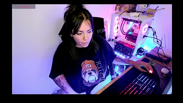 Snapshot of PinkDenial chatting on February 22, 2026, 5:32 am PinkDenial online show from February 22, 2026, 5:32 am