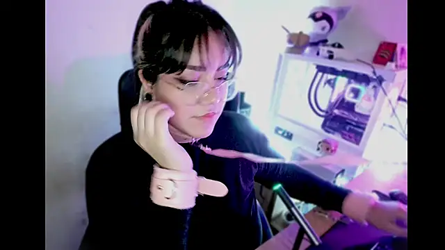 Snapshot of PinkDenial chatting on September 11, 2025, 3:28 am PinkDenial online show from September 11, 2025, 3:28 am