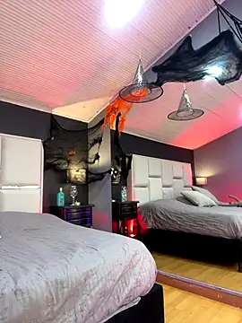 Samantha Milf   online show from October 24, 2025, 7:57 pm