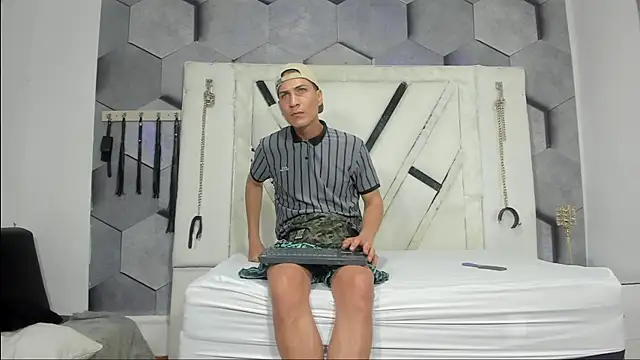 StevenHumps online show from September 13, 2025, 3:06 am