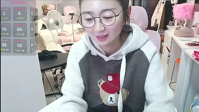 Snapshot of Diva_VVN chatting on November 18, 2025, 11:48 pm Diva VVN online show from November 18, 2025, 11:48 pm