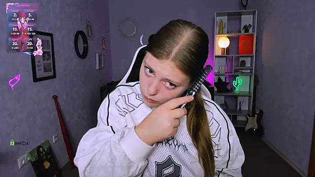 melani bumm online show from September 22, 2025, 5:46 am