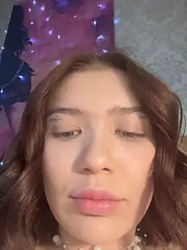 milkiiis online show from October 18, 2025, 2:57 am