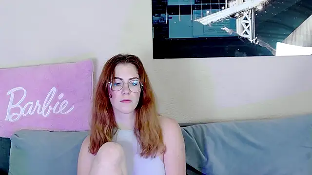 CaitlinMoon online show from October 29, 2025, 4:11 am