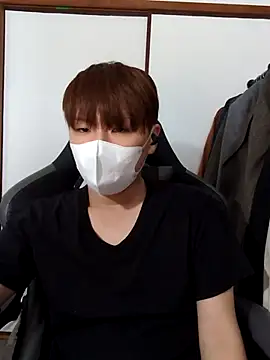 yuton 2525 online show from October 27, 2025, 2:34 am