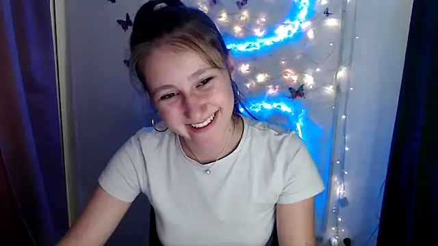 Snapshot of Milka_kamila chatting on September 10, 2025, 11:53 am Milka kamila online show from September 10, 2025, 11:53 am