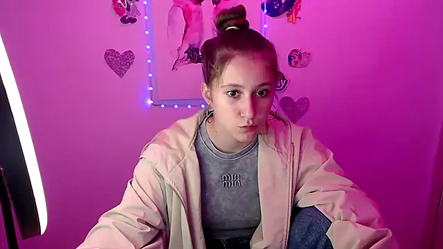 Snapshot of Milka_kamila chatting on September 24, 2025, 12:33 pm Milka kamila online show from September 24, 2025, 12:33 pm