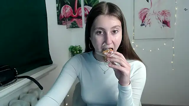 Snapshot of Milka_kamila chatting on October 15, 2025, 12:46 pm Milka kamila online show from October 15, 2025, 12:46 pm