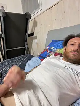 Snapshot of dennis89768 chatting on February 15, 2026, 12:33 am dennis89768 online show from February 15, 2026, 12:33 am