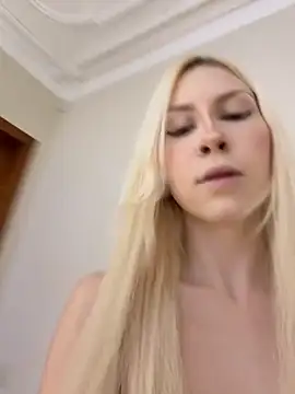 Elven Elfie online show from November 27, 2025, 5:19 am