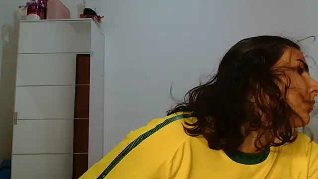 ApenasLys online show from June 20, 2026, 12:04 am